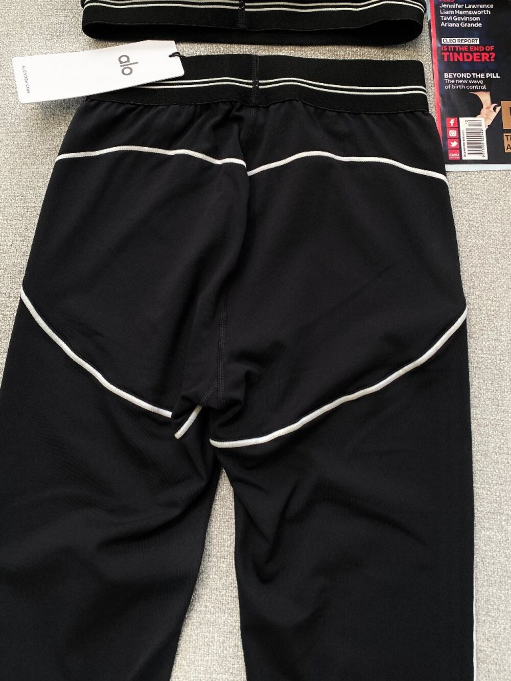 NWT Black ALO Heart Throb Matching Set ❤️ Airbrush Legging and Bra😍On-Trend - Picture 7 of 10
